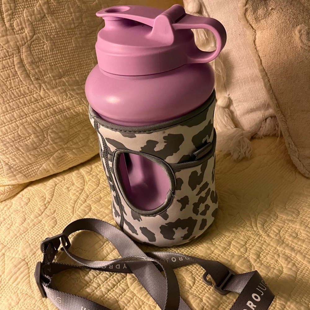 PURPLE HYDROJUG WITH SLEEVE & STRAW